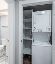 5742 N Winthrop Ave, Unit O12 in Chicago, IL - Building Photo - Building Photo