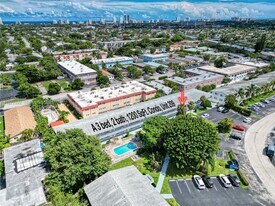 751 Pine Dr in Pompano Beach, FL - Building Photo