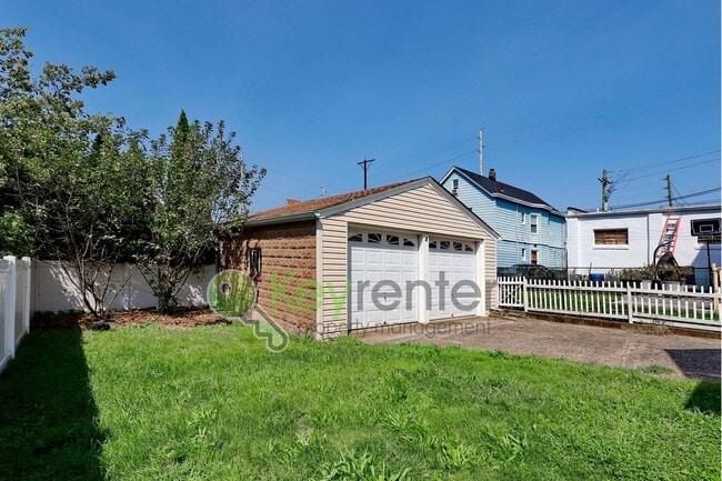 10 Comfort Pl in Clifton, NJ - Building Photo - Building Photo