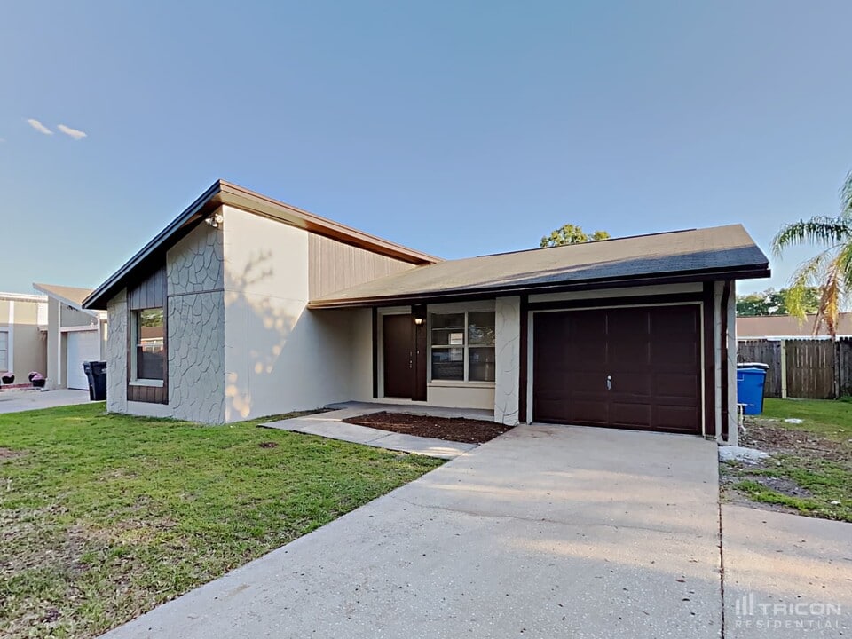 10108 Hickory Hollow Ct in Tampa, FL - Building Photo