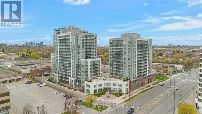 2152-2152 Lawrence Ave E
