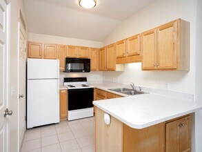 Summit Knolls Apartments in Webster, NY - Foto de edificio - Building Photo