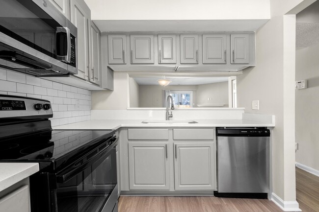 Doria Apartments in Virginia Beach, VA - Foto de edificio - Building Photo