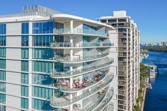 AquaBlu Tower in Fort Lauderdale, FL - Building Photo - Building Photo