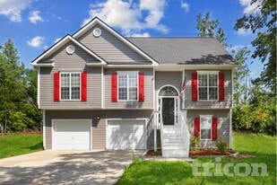219 Arlington Ct in Newnan, GA - Building Photo