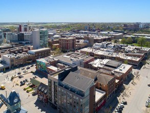 7 S Linn St-Unit -203 in Iowa City, IA - Building Photo - Building Photo
