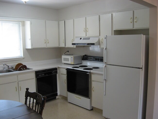 2243 Hillcrest, Unit 6E in Orangeburg, SC - Building Photo - Building Photo