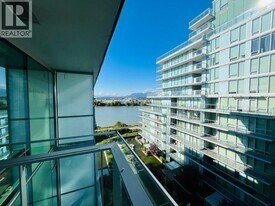 6611 Pearson Wy in Richmond, BC - Building Photo