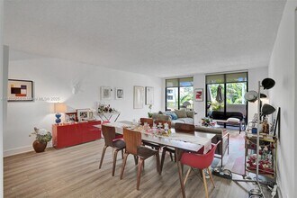 161 Crandon Blvd in Key Biscayne, FL - Building Photo - Building Photo