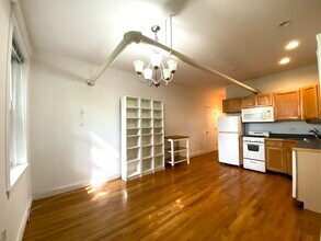 94 Mason Ter, Unit 97-B in Brookline, MA - Foto de edificio - Building Photo