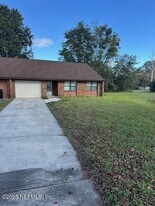 1693 Dogwood Cir in Middleburg, FL - Building Photo