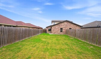 1205 Escondido Ln E in Harlingen, TX - Building Photo