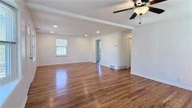 7601 Foster St in Overland Park, KS - Foto de edificio - Building Photo