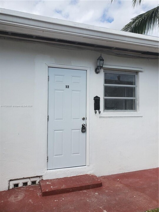 1855 Liberty St in Hollywood, FL - Building Photo