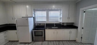 97 Taylor St in Manchester, NH - Building Photo