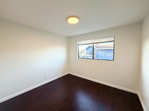7305 Milwood Ave, Unit 5 in Canoga Park, CA - Building Photo - Building Photo