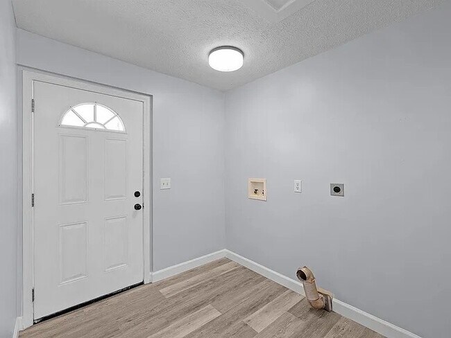 837 Bear Creek Rd in Pinson, TN - Foto de edificio - Building Photo