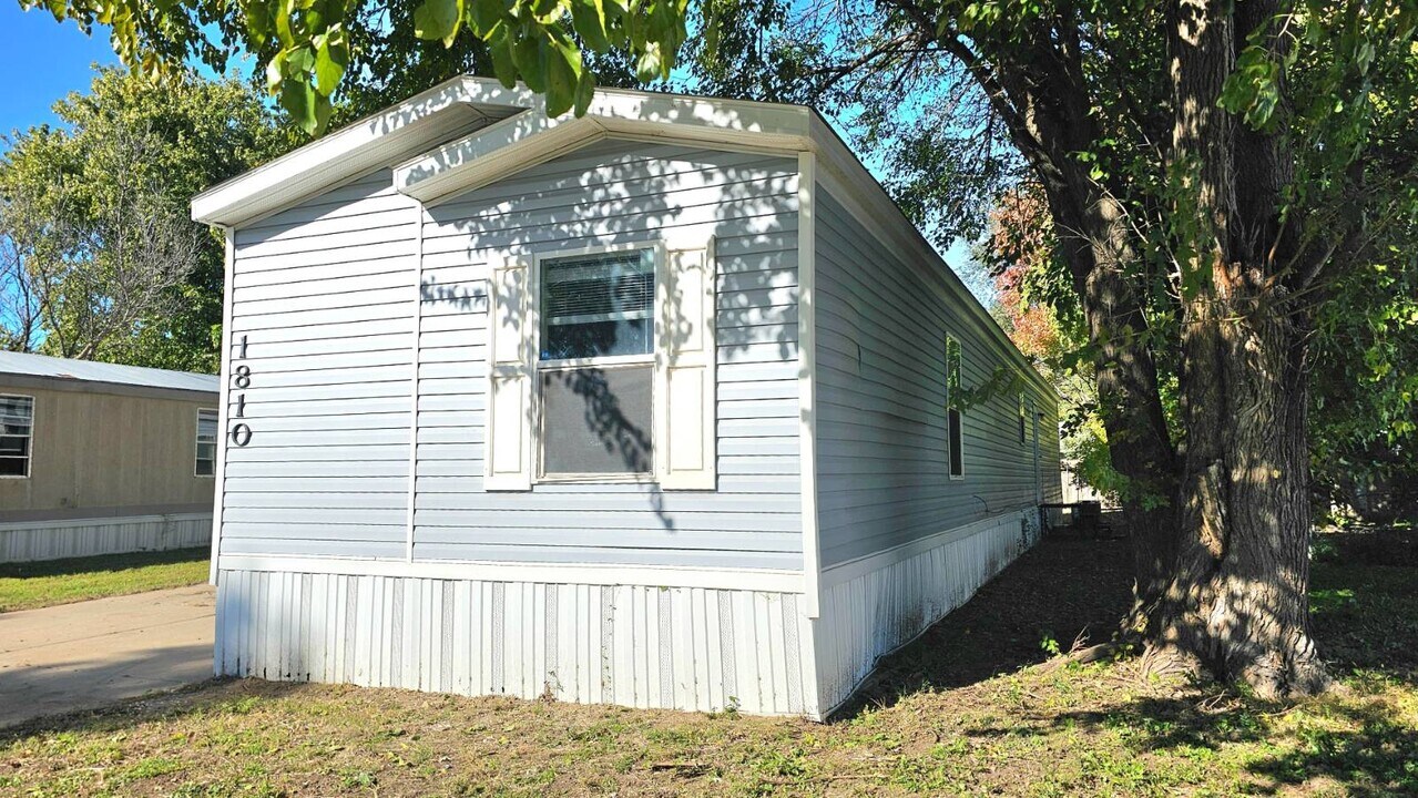1810 E Lockwood St in Wichita, KS - Building Photo