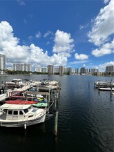 18061 Biscayne Blvd in Aventura, FL - Building Photo - Building Photo