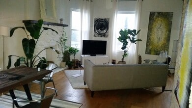 2350 W Augusta Blvd in Chicago, IL - Building Photo - Building Photo