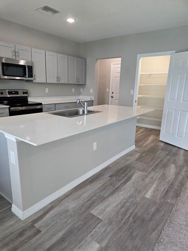 5547 Arlington River Dr. in Lakeland, FL - Building Photo - Building Photo