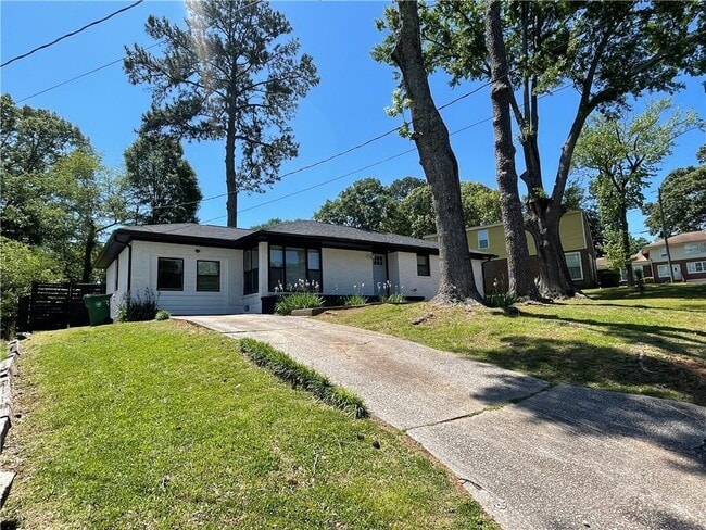 2597 Glenvalley Dr in Decatur, GA - Building Photo - Building Photo