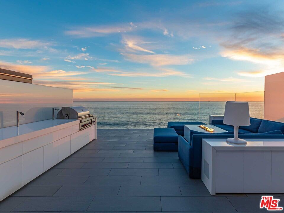 31636 E Sea Level Dr in Malibu, CA - Building Photo