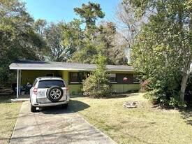 410 Essex Dr in Tallahassee, FL - Building Photo