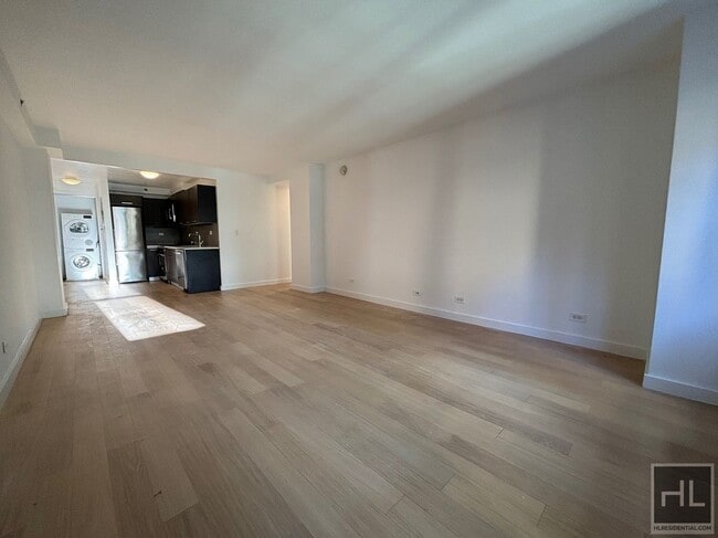 East 39th Street in New York, NY - Building Photo - Building Photo