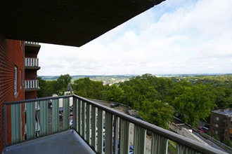 Carriage House Apartments in Pittsburgh, PA - Building Photo - Building Photo