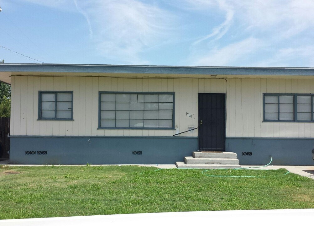 1700 Bainum Ave in Corcoran, CA - Building Photo