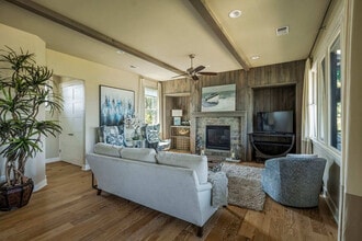 2208 Sea Biscuit Cove in Spicewood, TX - Building Photo - Building Photo