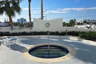 7600 Collins Ave in Miami Beach, FL - Building Photo - Building Photo