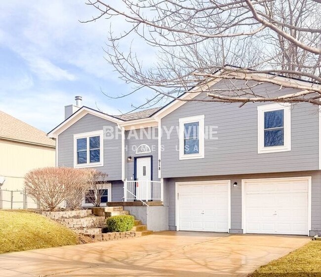 918 SE Kingscross Rd in Blue Springs, MO - Building Photo - Building Photo