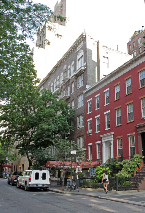 117  West 13th Street in New York, NY - Building Photo