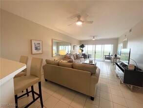 13105 Vanderbilt Dr in Naples, FL - Building Photo - Building Photo
