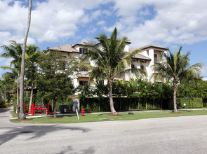 976 6th St S in Naples, FL - Foto de edificio - Building Photo