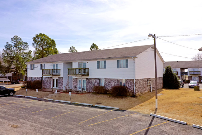 Hillwood Apartments in Union City, TN - Building Photo - Building Photo