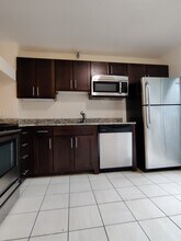 146 North Beacon St, Unit B4 in Boston, MA - Foto de edificio - Building Photo