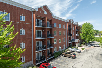 Riverwalk Condominiums in Rolling Meadows, IL - Building Photo - Building Photo