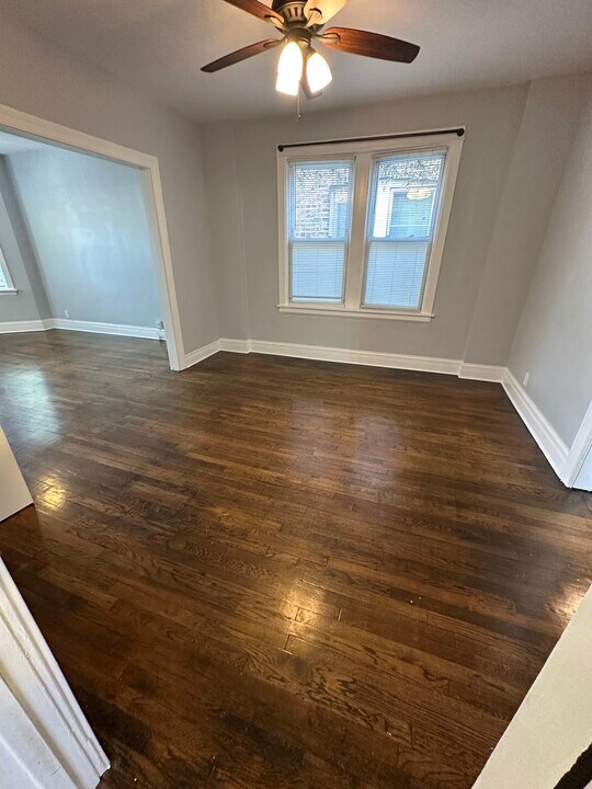 3733 W Addison St, Unit 2 in Chicago, IL - Building Photo