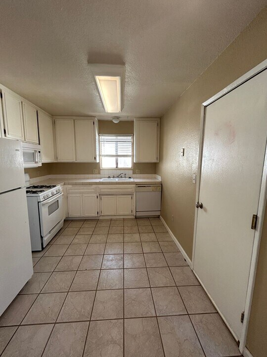 1116 Miller Ln in Tehachapi, CA - Building Photo