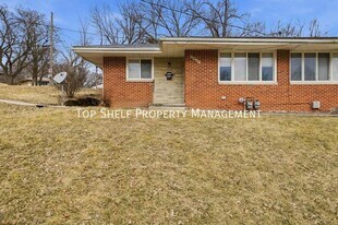 2427 Welbeck Rd in Des Moines, IA - Building Photo