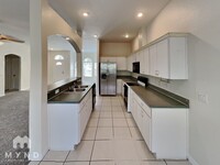 7137 Captiva Cir in New Port Richey, FL - Foto de edificio - Building Photo