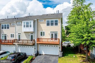 42785 Hay Rd in Ashburn, VA - Building Photo - Building Photo