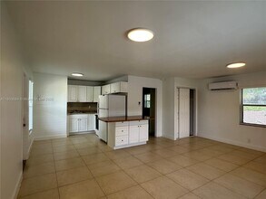 1411 N Dixie Hwy in Fort Lauderdale, FL - Building Photo - Building Photo