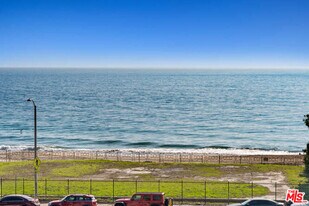 22609 Pacific Coast Hwy in Malibu, CA - Building Photo