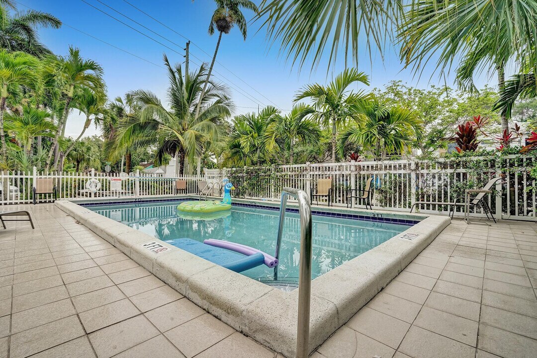 417 NE 17th Ave in Fort Lauderdale, FL - Building Photo