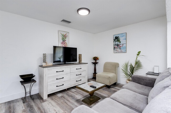 508 NW 8th Ave in Fort Lauderdale, FL - Building Photo - Building Photo