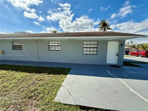 255 SW 12th St in Dania Beach, FL - Building Photo - Building Photo